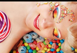 從芭比粉唇到藍紫色眼影，多巴胺流行的背后是什么？